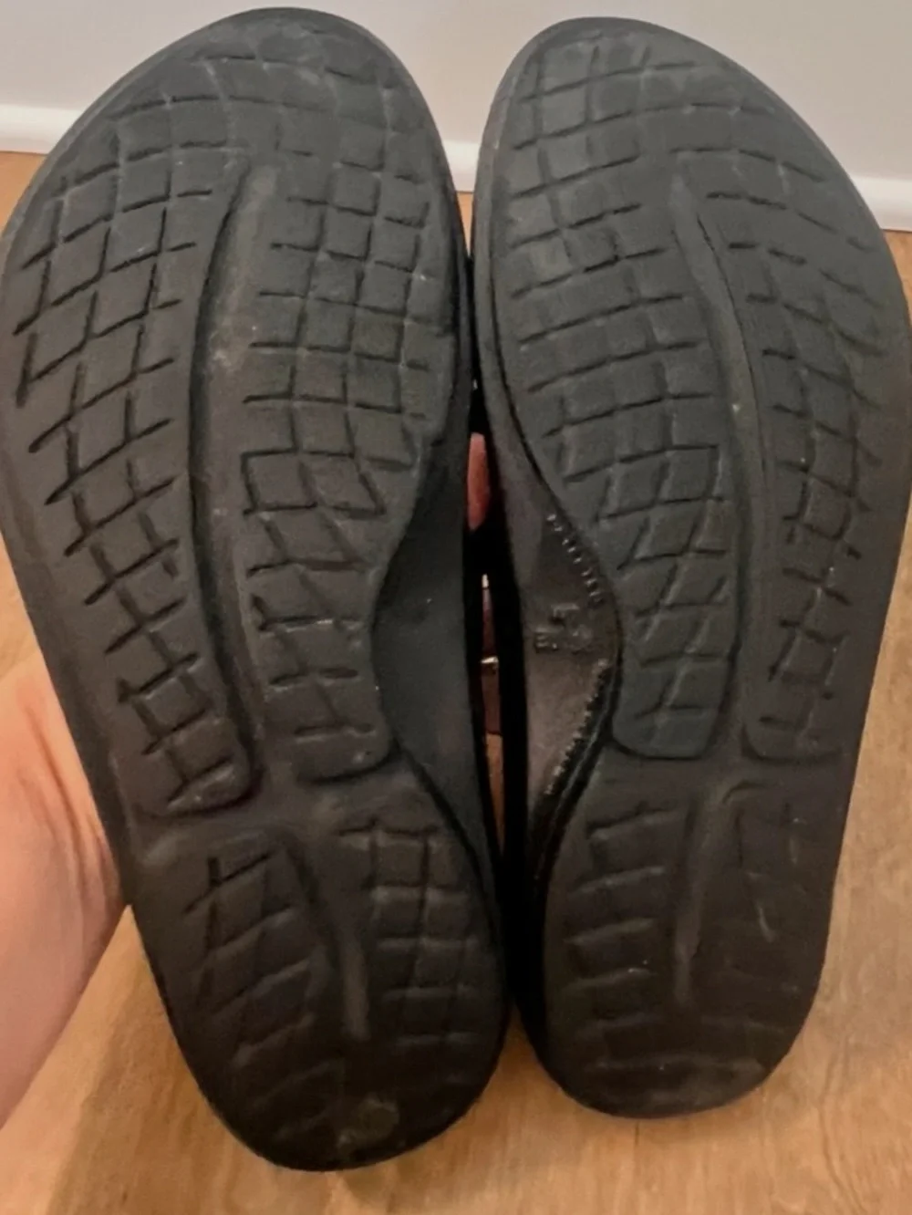 Oofos: Women’s Recovery Sandals Thong Black Size 7 Comfort Sandals